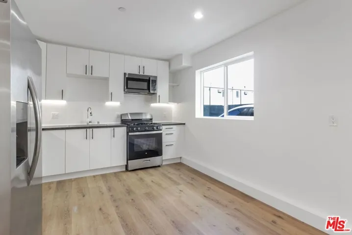 10821 Hartsook Street, North Hollywood, California 91601