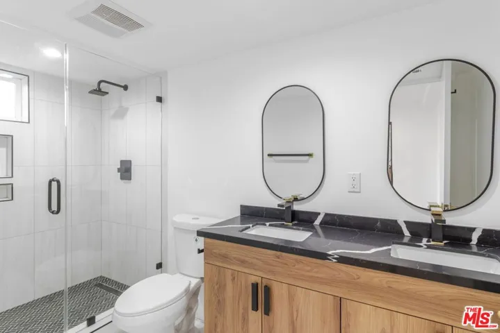 10821 Hartsook Street, North Hollywood, California 91601