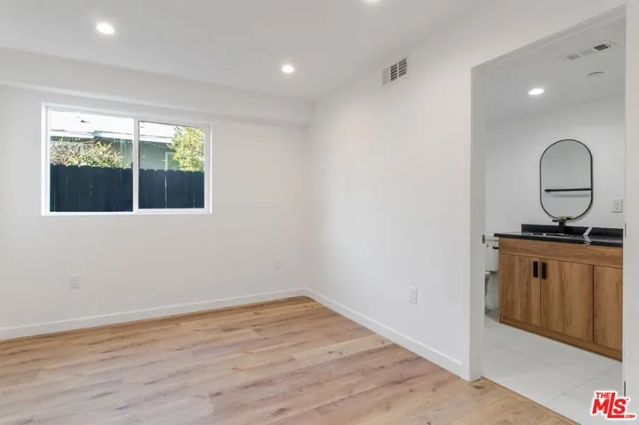10821 Hartsook Street, North Hollywood, California 91601
