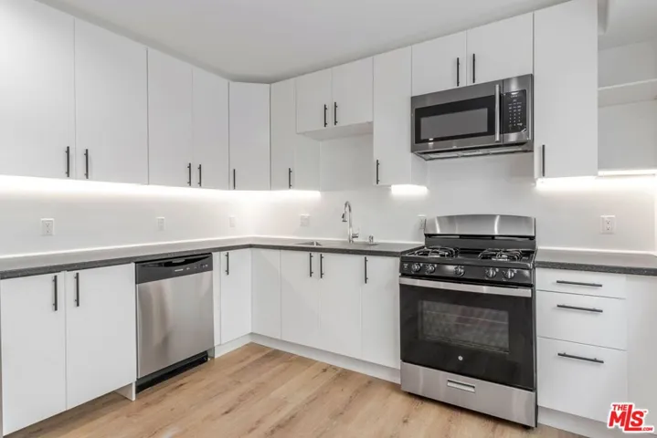 10821 Hartsook Street, North Hollywood, California 91601