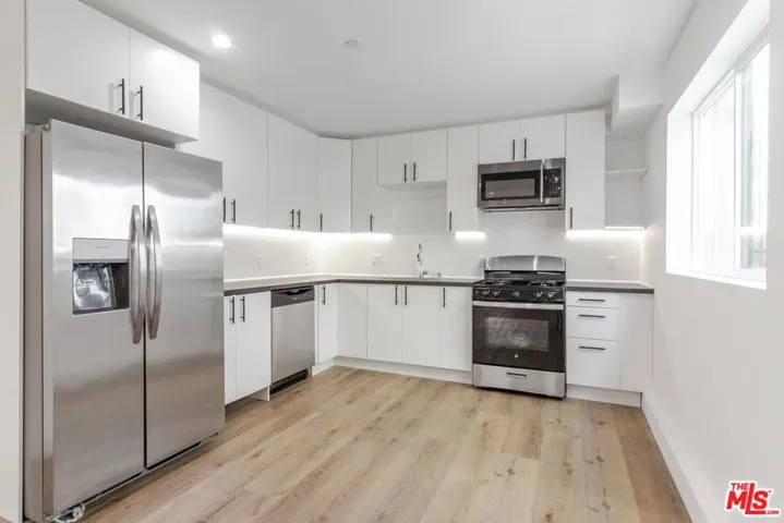 10821 Hartsook Street, North Hollywood, California 91601