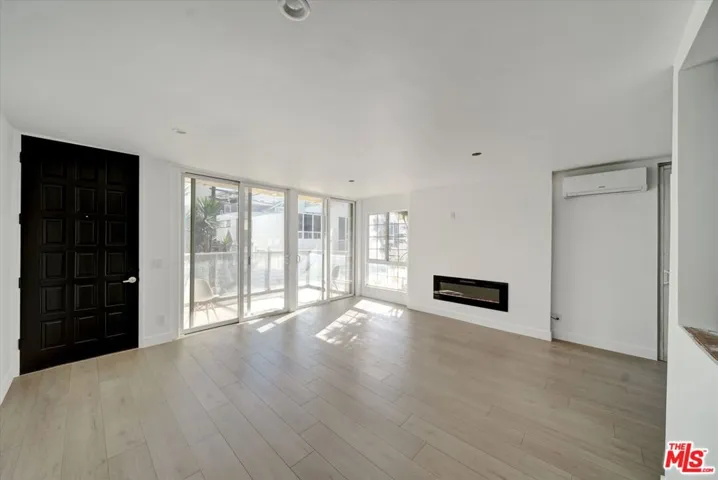 15 Spinnaker Street 101, Marina Del Rey, California 90292