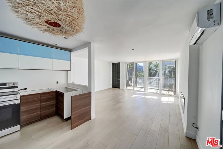 15 Spinnaker Street 101, Marina Del Rey, California 90292