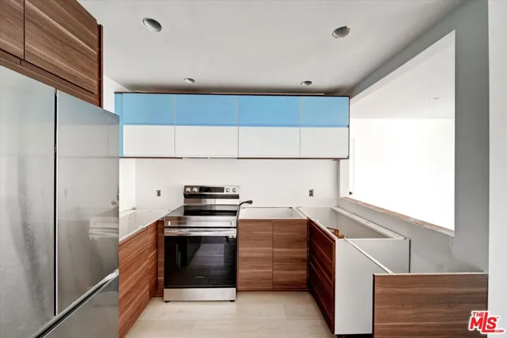 15 Spinnaker Street 101, Marina Del Rey, California 90292