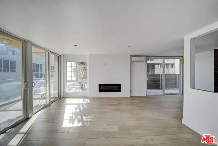 15 Spinnaker Street 101, Marina Del Rey, California 90292