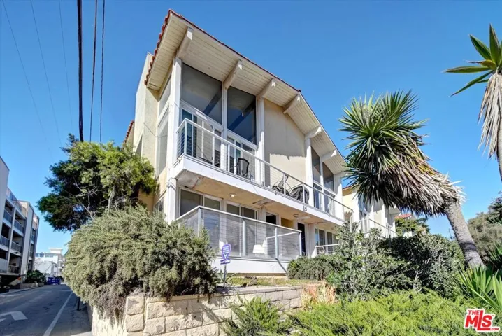 15 Spinnaker Street 101, Marina Del Rey, California 90292