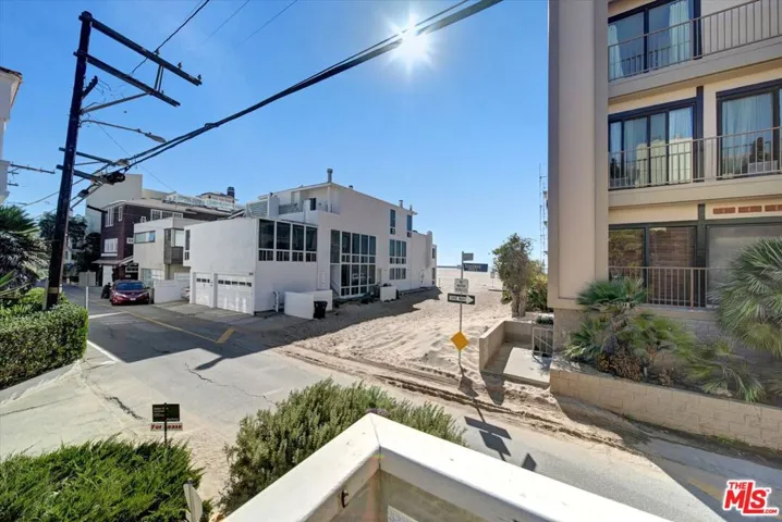 15 Spinnaker Street 101, Marina Del Rey, California 90292