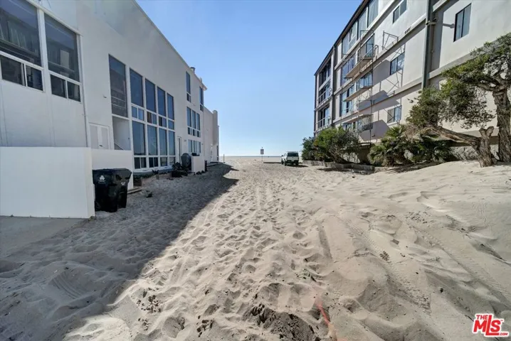 15 Spinnaker Street 101, Marina Del Rey, California 90292