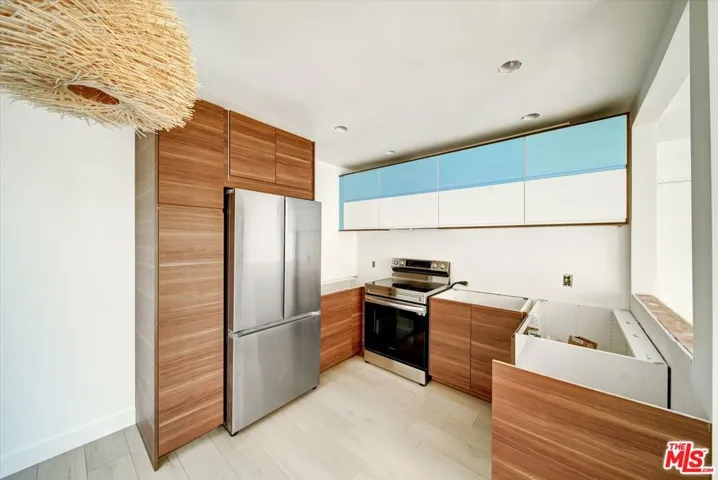 15 Spinnaker Street 101, Marina Del Rey, California 90292