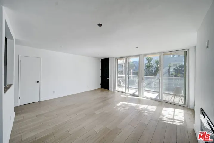 15 Spinnaker Street 101, Marina Del Rey, California 90292