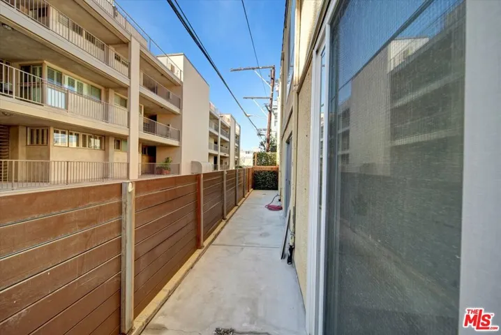 15 Spinnaker Street 101, Marina Del Rey, California 90292