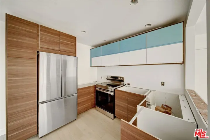 15 Spinnaker Street 101, Marina Del Rey, California 90292