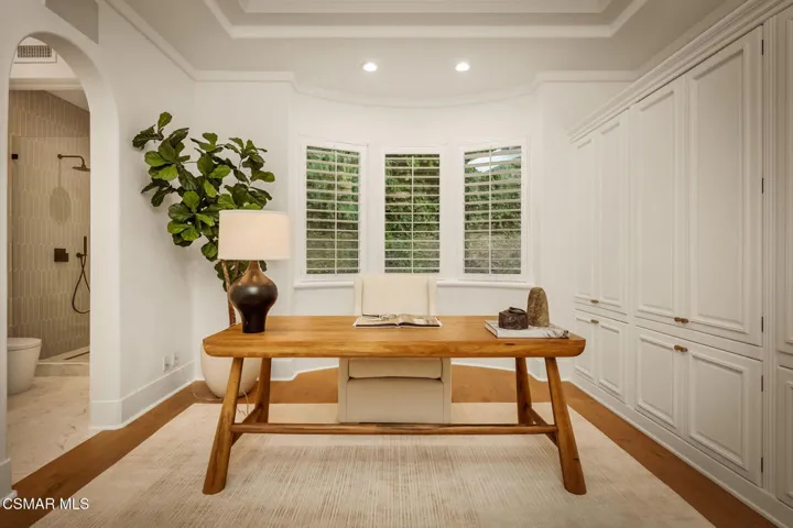 Bedroom/ Office