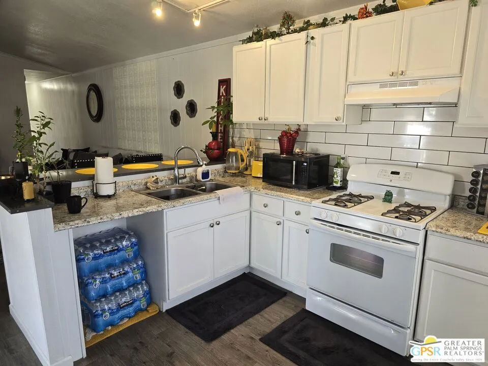 Kitchen pic 1