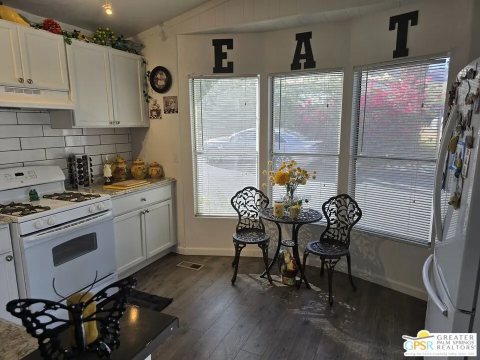 kitchen pic 2
