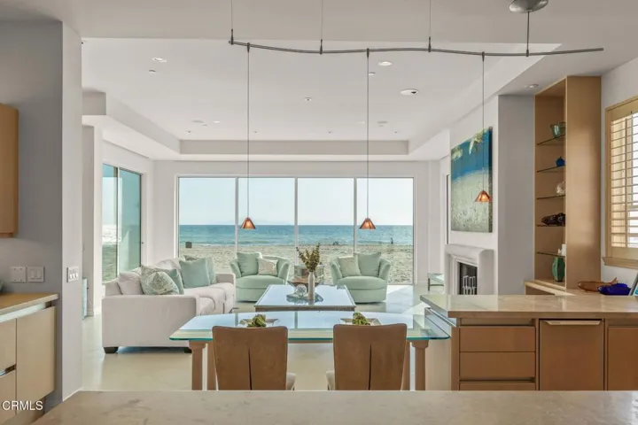 45-web-or-mls-UpmarketMedia-1135Cap-225