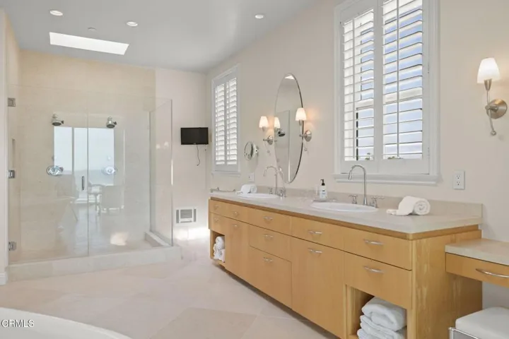 93-web-or-mls-UpmarketMedia-1135Cap-126