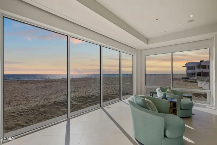 1135 living view