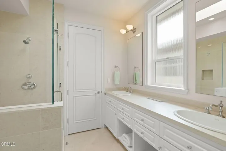 108-web-or-mls-UpmarketMedia-1135Cap-57