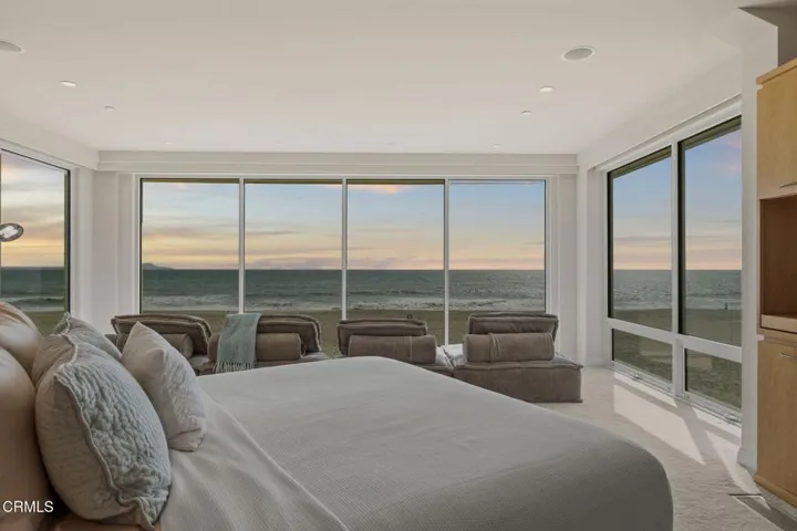 1135 bedroom
