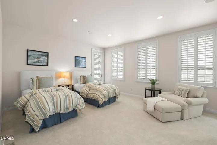 99-web-or-mls-UpmarketMedia-1135Cap-36