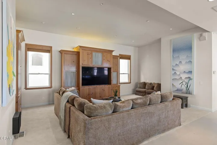 52-web-or-mls-UpmarketMedia-1135Cap-249