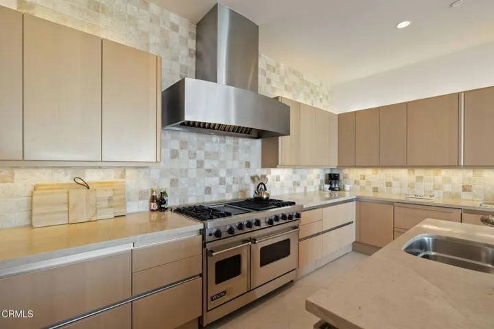43-web-or-mls-UpmarketMedia-1135Cap-216