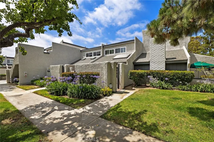 18692 Maplewood Cir, Huntington Beach, California 92646