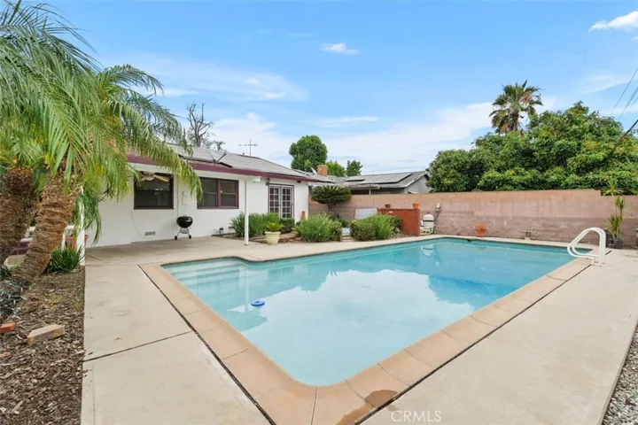  Inward pool view