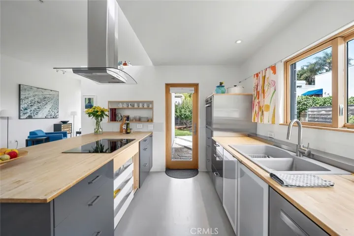 552 Perkins Lane, San Luis Obispo, California 93401