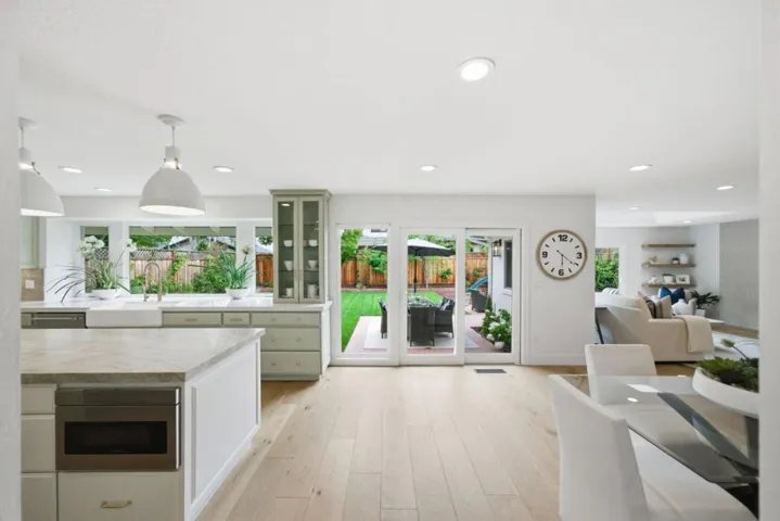 17660 Vista Avenue, Monte Sereno, California 95030