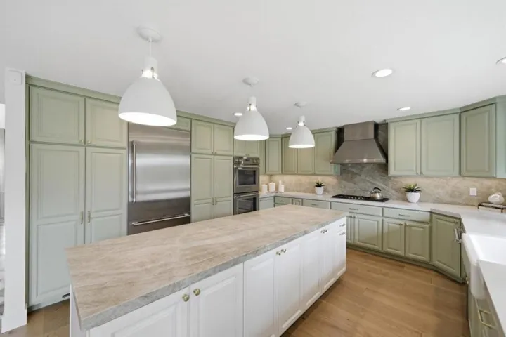 17660 Vista Avenue, Monte Sereno, California 95030