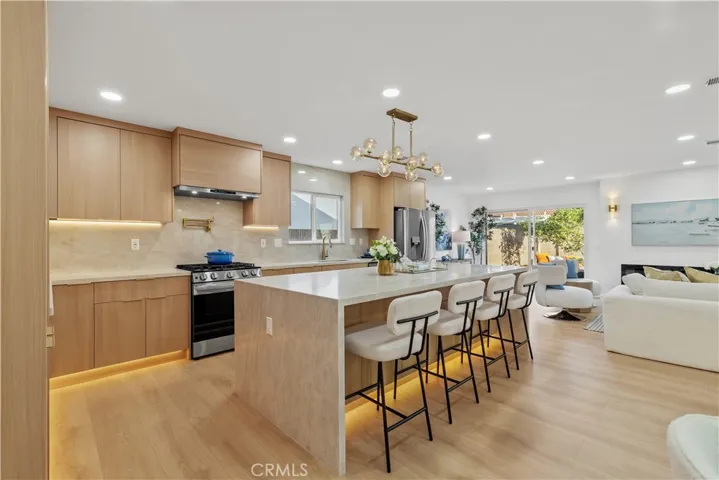 10276 Falcon, Fountain Valley, California 92708