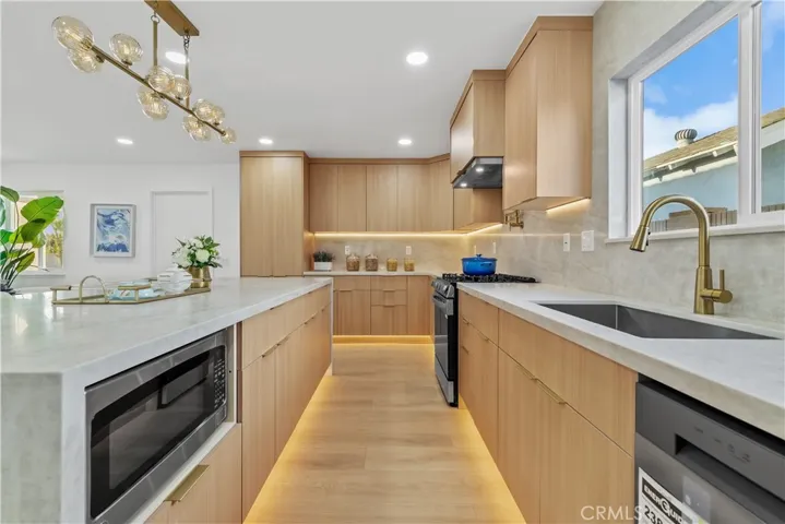 10276 Falcon, Fountain Valley, California 92708