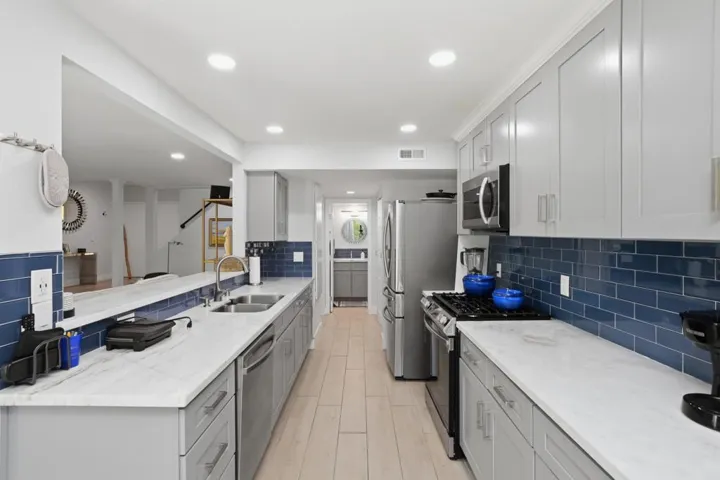 25-Kitchen