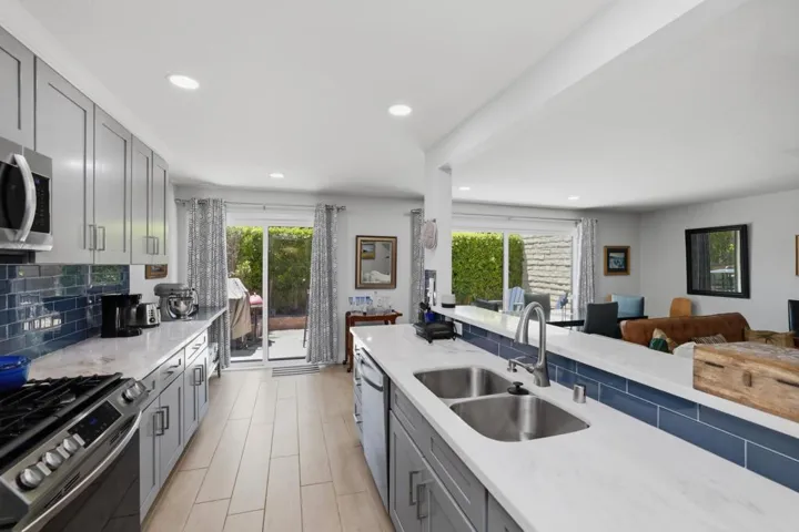 21-Kitchen