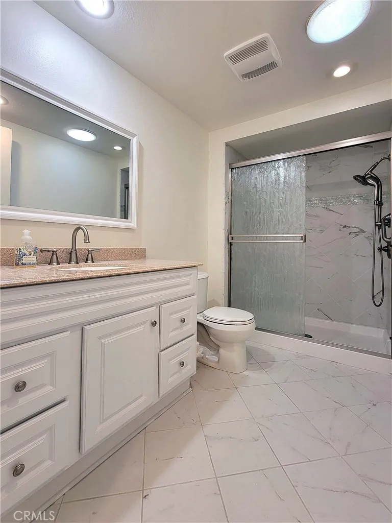 Guest bathroom.