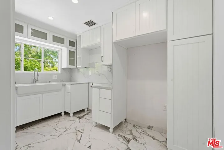 5314 1/2 Village, Los Angeles, California 90016