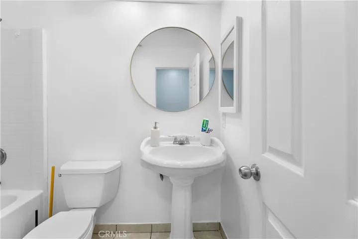 1ST BATHROOM