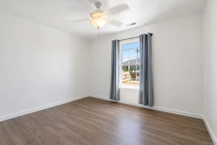 Front unit 2nd bedroom without furniture