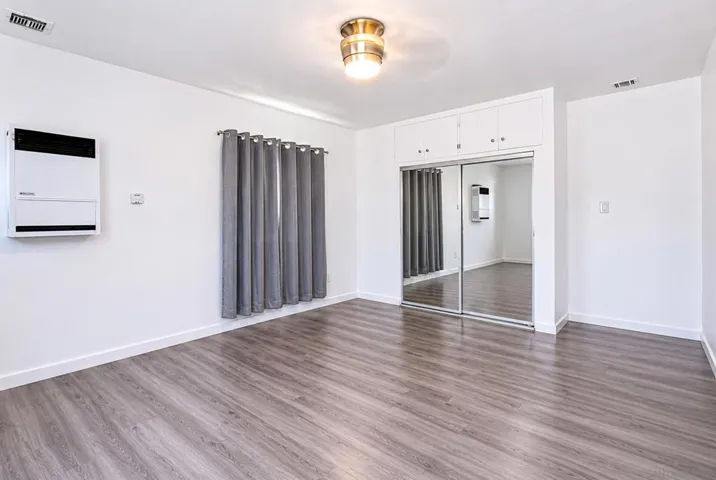 Back unit bedroom - No Furniture