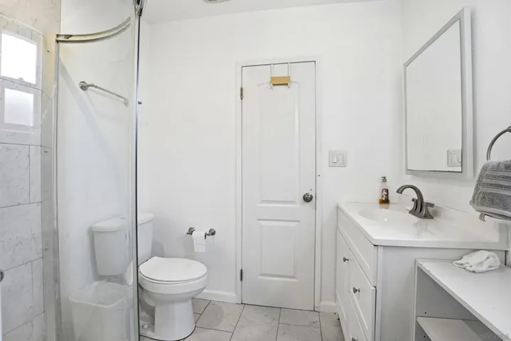 Back unit bathroom