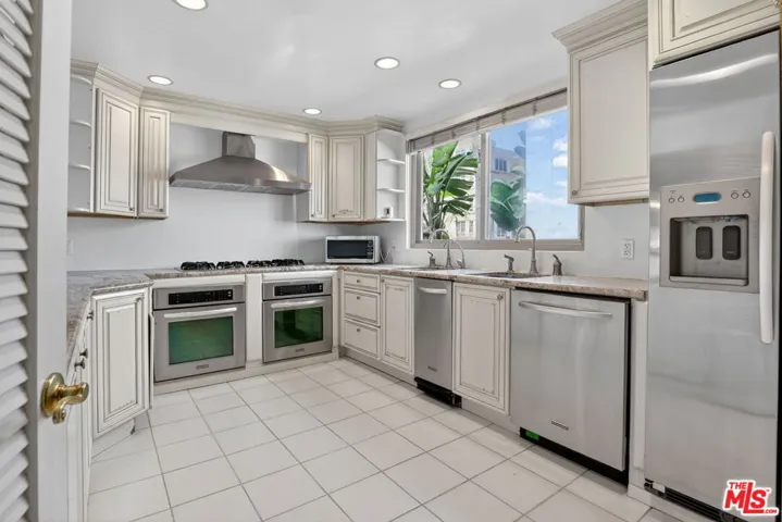 Open Kitchen