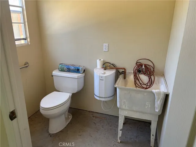 Work shop bathroom with hot water