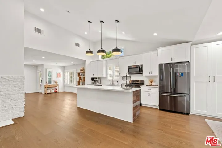11642 Acama Street, Studio City, California 91604