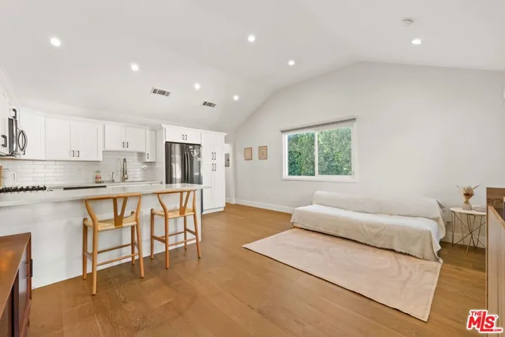 11642 Acama Street, Studio City, California 91604