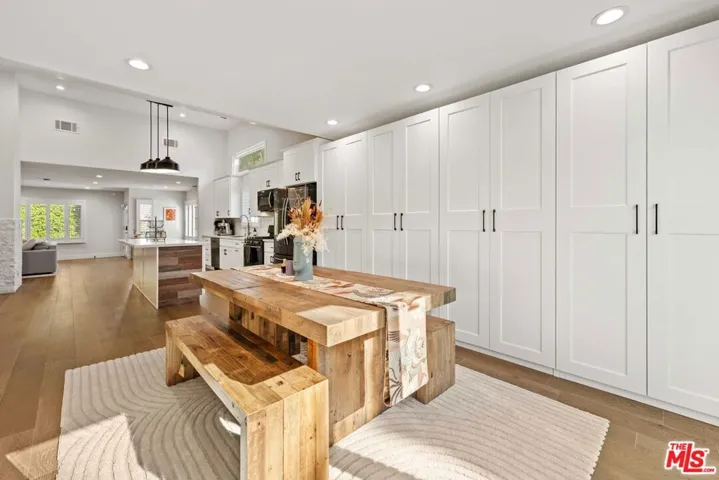 11642 Acama Street, Studio City, California 91604