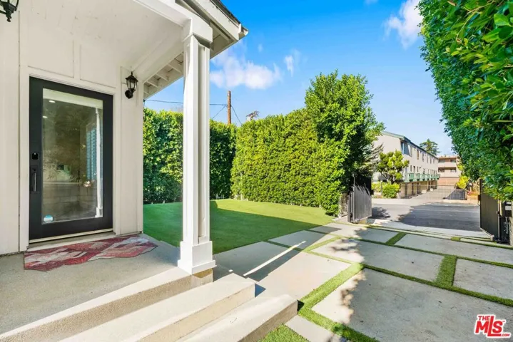 11642 Acama Street, Studio City, California 91604