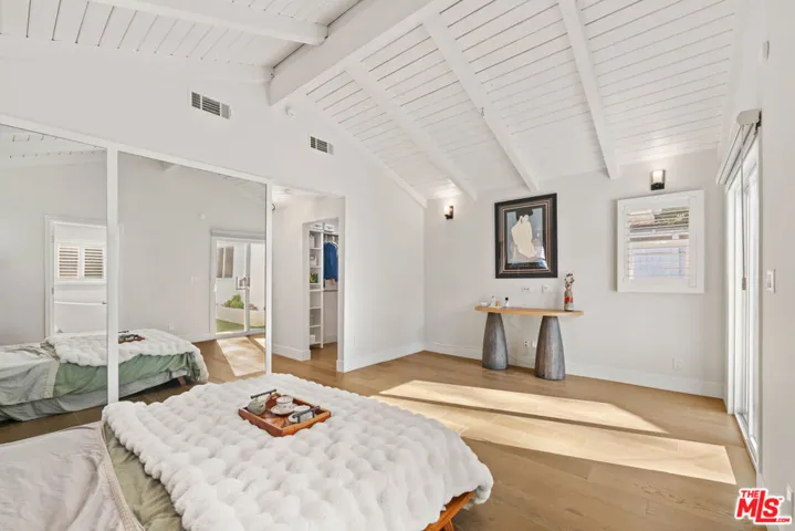 11642 Acama Street, Studio City, California 91604