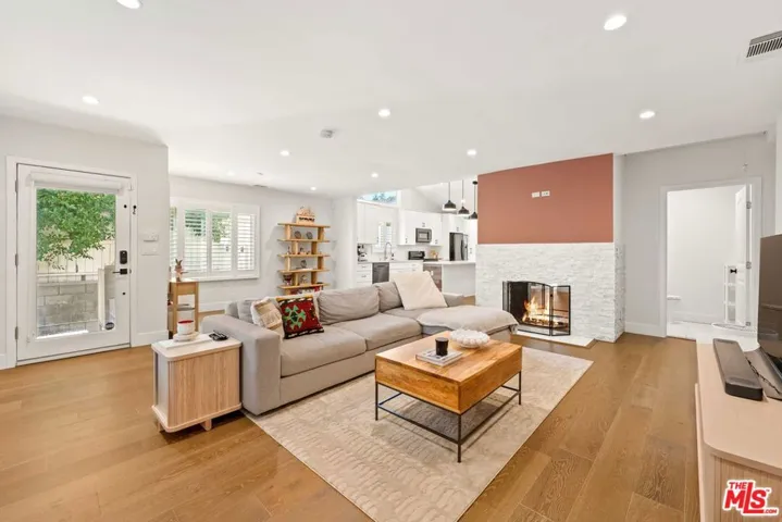 11642 Acama Street, Studio City, California 91604